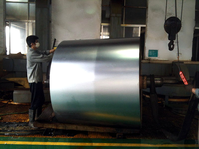  鏡面輥(直徑1800mm)電鍍中